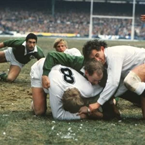 Irelands Trevor Ringland scores against England - 1986 Five Nations Championship
