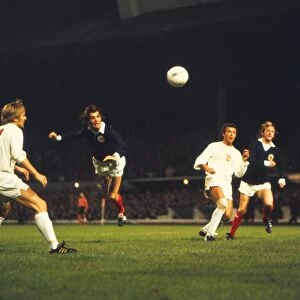 Joe Jordan heads the goal against Czechoslovakia that sends Scotland to the 1974 World Cup