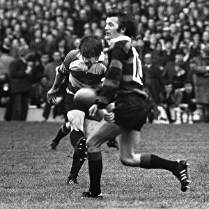 Mickie Booth kicks an injury-time drop-goal for Gloucester in the 1972 RFU Club Knock-Out Final