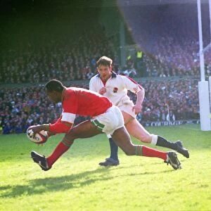 Nigel Walker scores for Wales - 1994 Five Nations