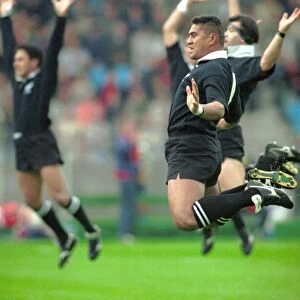 Va aiga Tuigamala pefroms the Haka at the 1991 Rugby World Cup