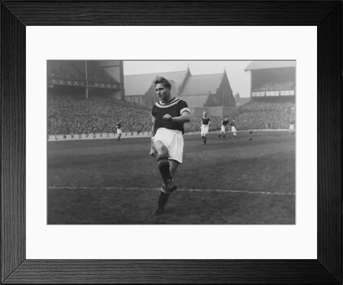 Framed Print : Dave Hickson - Aston Villa Framed Print : Dave Hickson - Aston Villa
