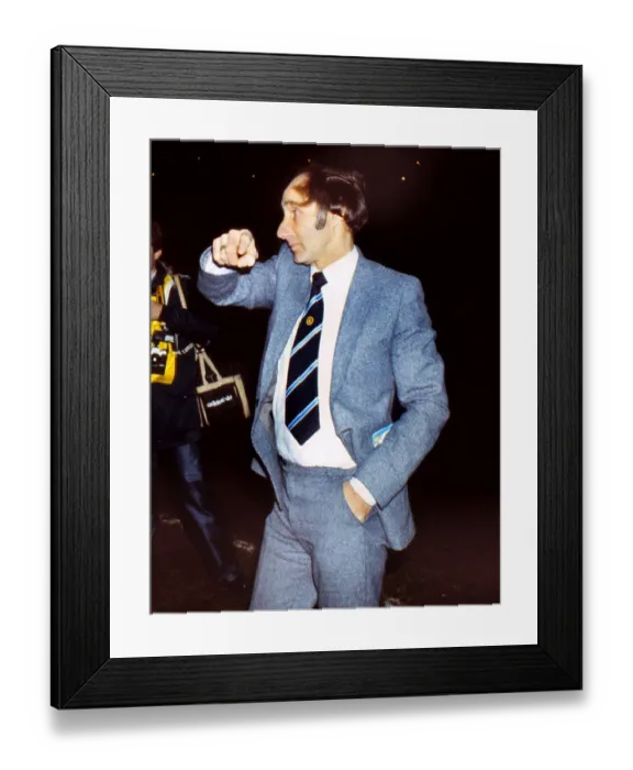 Framed Print : Super Cup Final L2: Villa 3 (3) Barcelona 0 (1) Framed Print : Super Cup Final L2: Villa 3 (3) Barcelona 0 (1)