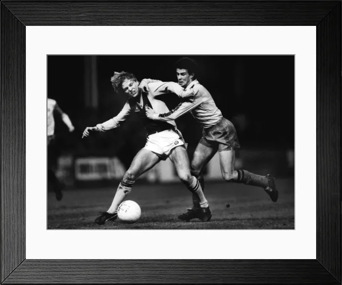 Framed Print : Super Cup Final L2: Villa 3 (3) Barcelona 0 (1) Framed Print : Super Cup Final L2: Villa 3 (3) Barcelona 0 (1)