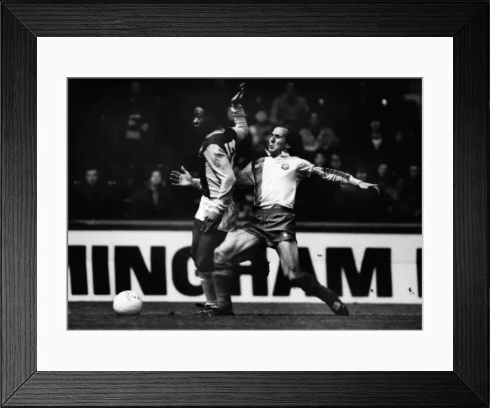 Framed Print : Super Cup Final L2: Villa 3 (3) Barcelona 0 (1) Framed Print : Super Cup Final L2: Villa 3 (3) Barcelona 0 (1)