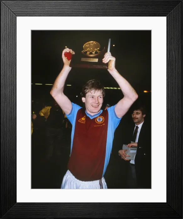 Framed Print : Super Cup Final L2: Villa 3 (3) Barcelona 0 (1)
