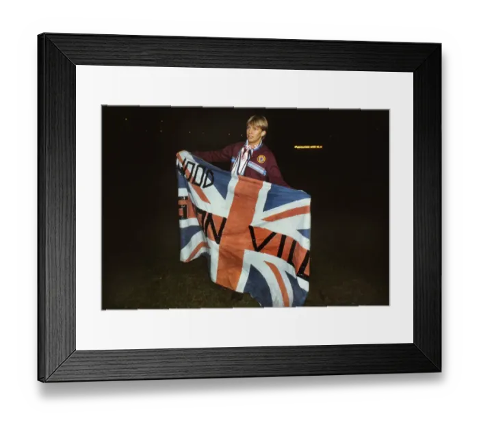 Framed Print : Super Cup Final L2: Villa 3 (3) Barcelona 0 (1) Framed Print : Super Cup Final L2: Villa 3 (3) Barcelona 0 (1)