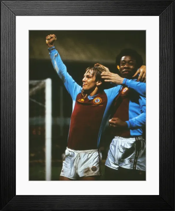 Framed Print : Super Cup Final L2: Villa 3 (3) Barcelona 0 (1) Framed Print : Super Cup Final L2: Villa 3 (3) Barcelona 0 (1)