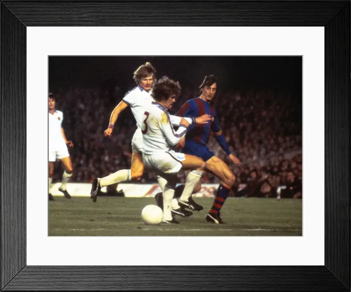 Framed Print : UEFA QF L2: Barcelona 2 (4) Villa 1 (3) Framed Print : UEFA QF L2: Barcelona 2 (4) Villa 1 (3)
