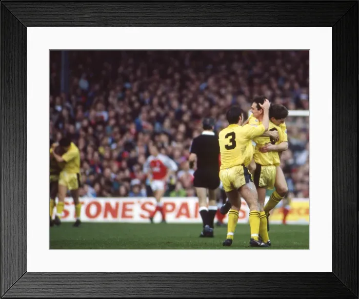 Framed Print : FA Cup R6: Arsenal 2 Cambridge Utd 1