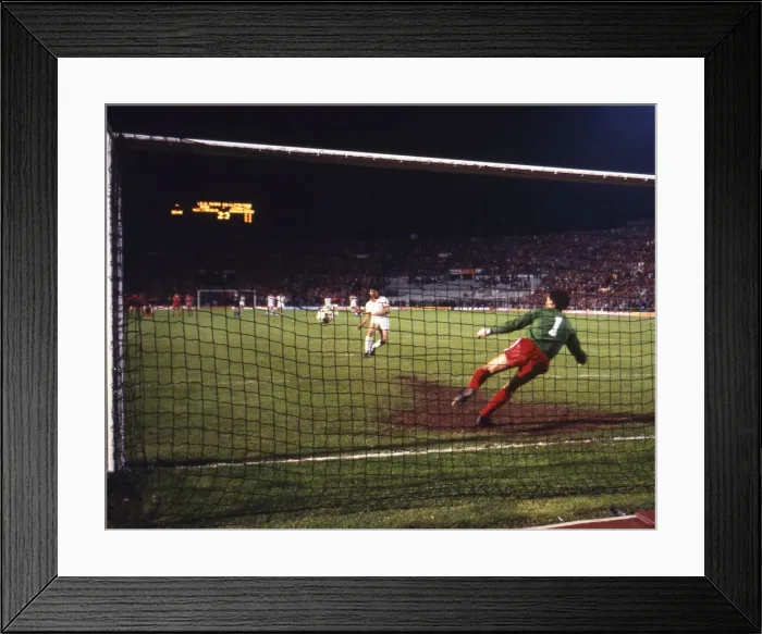 Framed Print : European Cup Final: Liverpool 1* Roma 1 (*won 4-2 pens a. e. t. ) Framed Print : European Cup Final: Liverpool 1* Roma 1 (*won 4-2 pens a. e. t. )