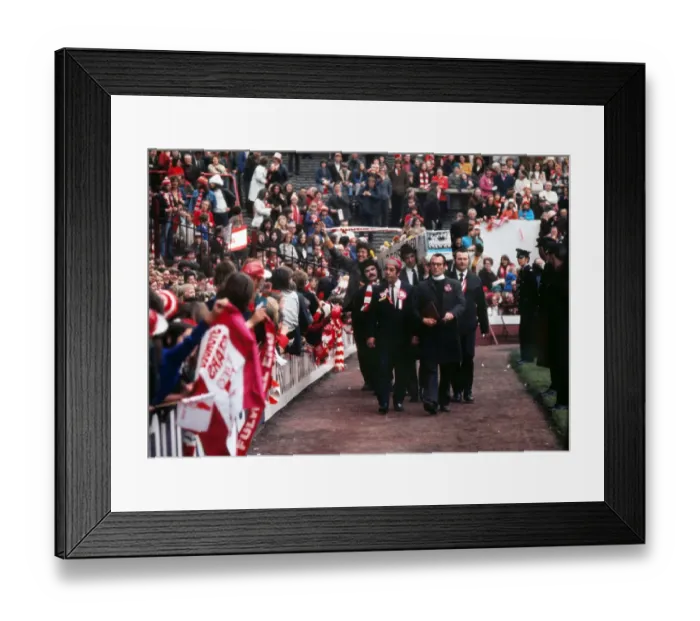 Framed Print : A mock funeral complete with a Leeds United coffin is paraded around Roker Park in 1973 Framed Print : A mock funeral complete with a Leeds United coffin is paraded around Roker Park in 1973