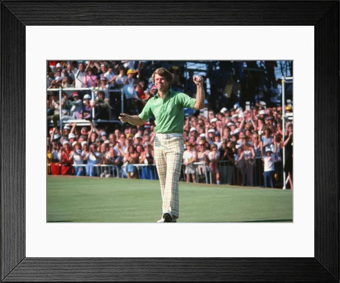 Framed Print : Tom Watson celebrates sinking the winning putt at the 1977 Open Championship Framed Print : Tom Watson celebrates sinking the winning putt at the 1977 Open Championship