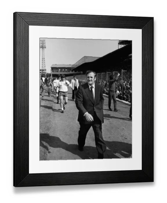 Framed Print : England manager Don Revie in 1975 Framed Print : England manager Don Revie in 1975