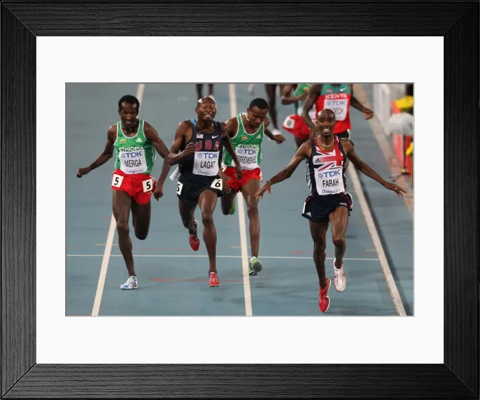 Framed Print : Mo Farah wins the 5000m final at the 2011 World Championships