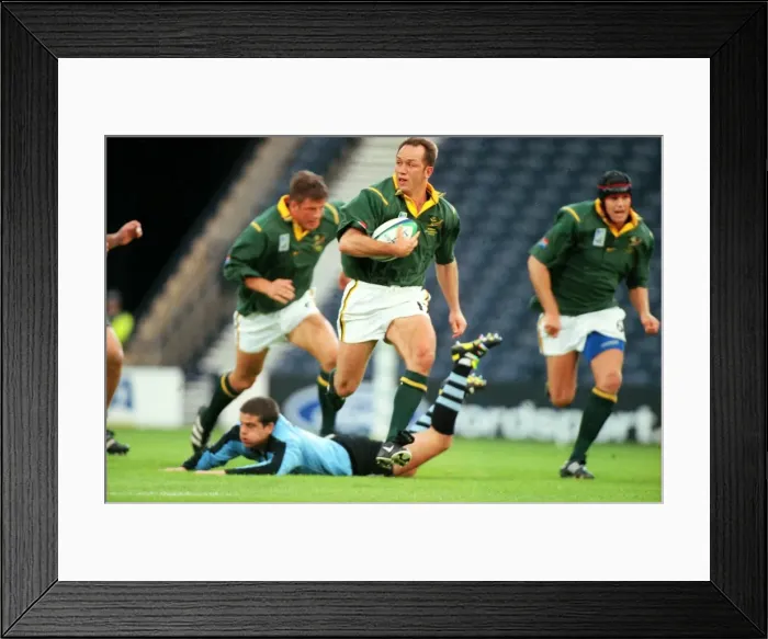 Framed Print : South Africas Brendan Venter makes a break at the 1999 Rugby World Cup Framed Print : South Africas Brendan Venter makes a break at the 1999 Rugby World Cup
