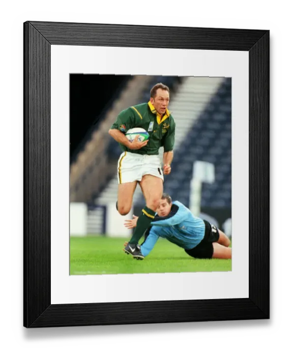 Framed Print : South Africas Brendan Venter makes a break at the 1999 Rugby World Cup Framed Print : South Africas Brendan Venter makes a break at the 1999 Rugby World Cup