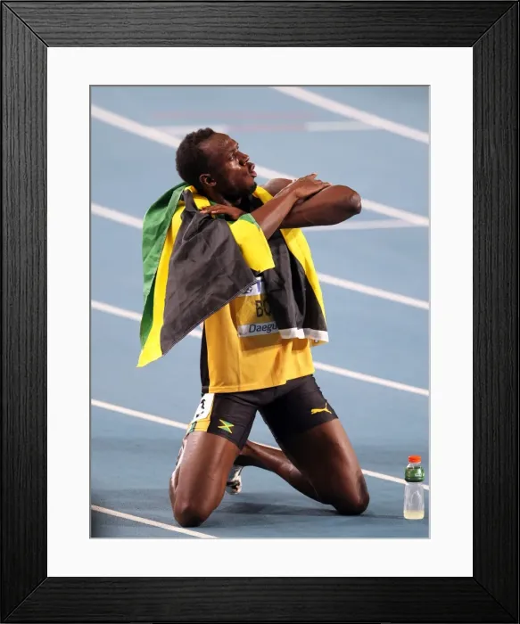 Framed Print : Usain Bolt celebrates his 200m gold medal