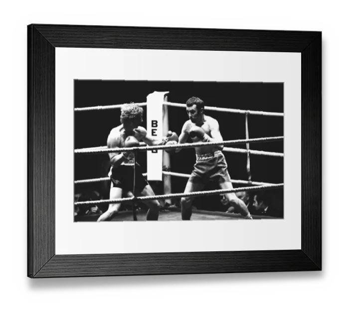 Framed Print : Alan Minter takes on Frank Reiche in 1976 Framed Print : Alan Minter takes on Frank Reiche in 1976