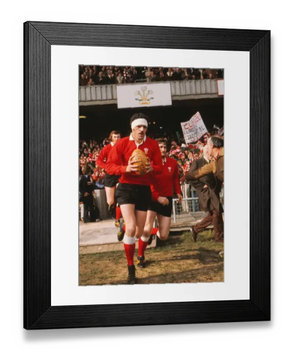 Framed Print : Mervyn Davies leads out the Welsh team at Cardiff Arms Park - 1975 Five Nations Framed Print : Mervyn Davies leads out the Welsh team at Cardiff Arms Park - 1975 Five Nations