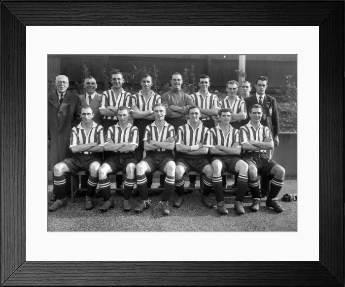 Framed Print : Southampton Team Group 1951 / 52 Framed Print : Southampton Team Group 1951 / 52