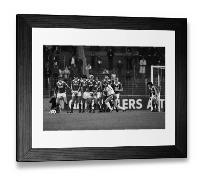Framed Print : A Hamburg wall faces a Dusseldorf free-kick during the 1978 / 9 Bundesliga Framed Print : A Hamburg wall faces a Dusseldorf free-kick during the 1978 / 9 Bundesliga