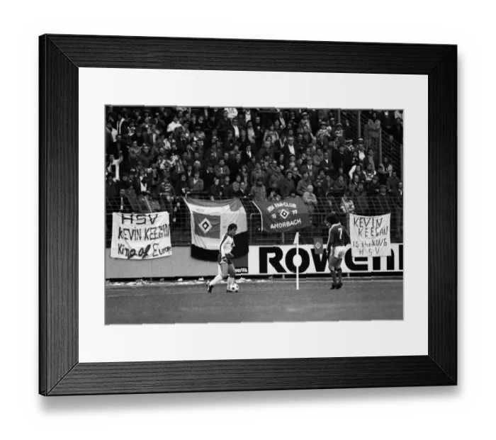 Framed Print : Hamburg fans show their support for Kevin Keegan in 1978 Framed Print : Hamburg fans show their support for Kevin Keegan in 1978