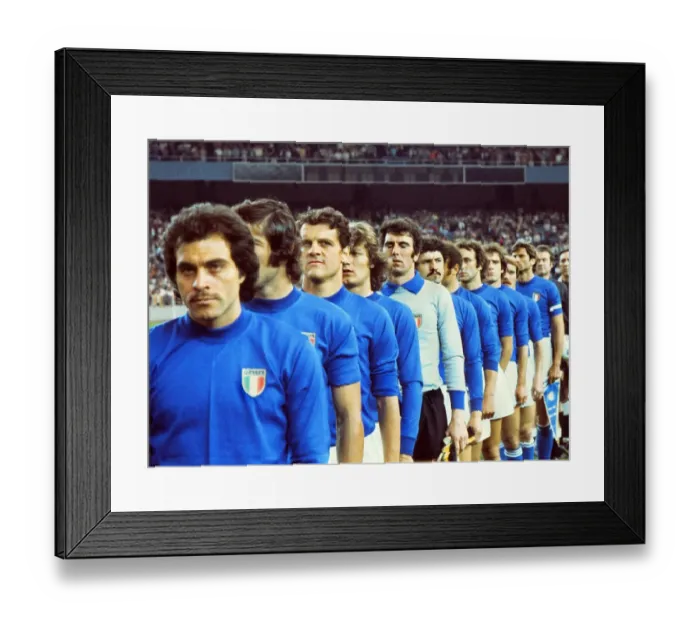 Framed Print : The Italian team line-up before facing England in 1976
