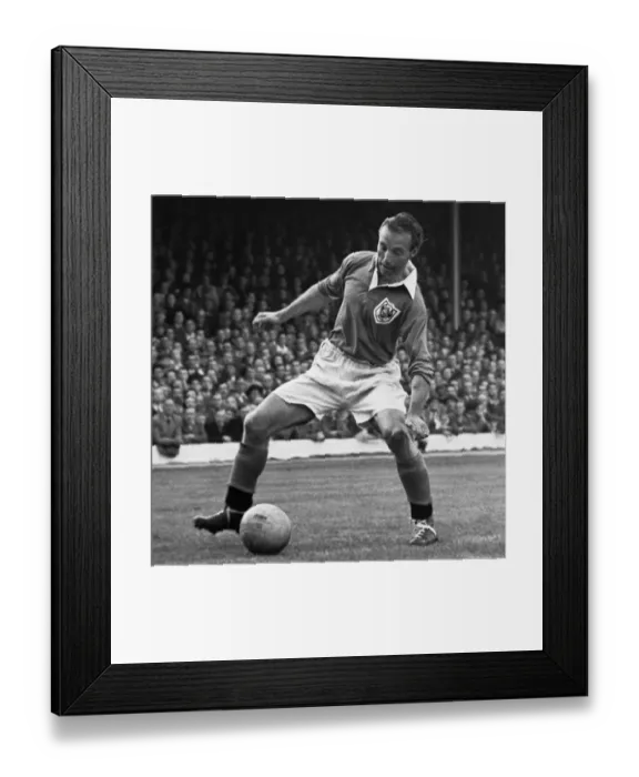 Framed Print : Blackpools Stanley Matthews on the ball Framed Print : Blackpools Stanley Matthews on the ball
