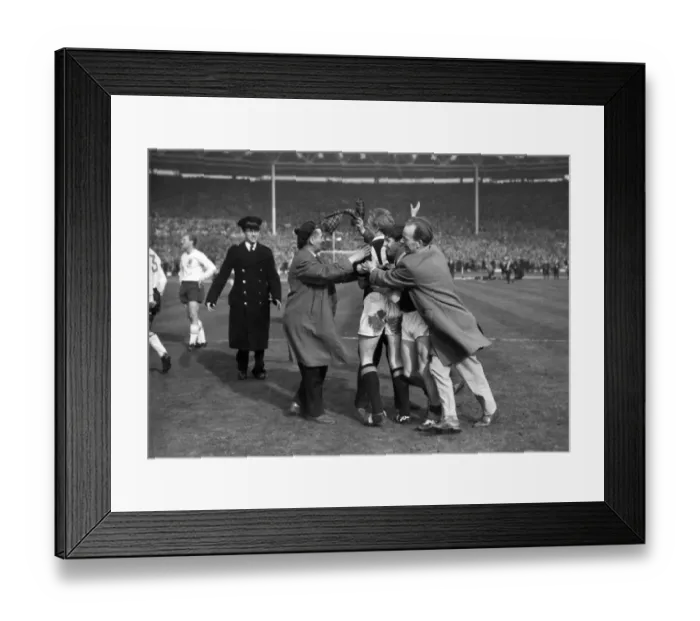 Framed Print : Jubliant fans mob Denis Law and Willie Henderson after Scotlands victory over England in 1963 Framed Print : Jubliant fans mob Denis Law and Willie Henderson after Scotlands victory over England in 1963