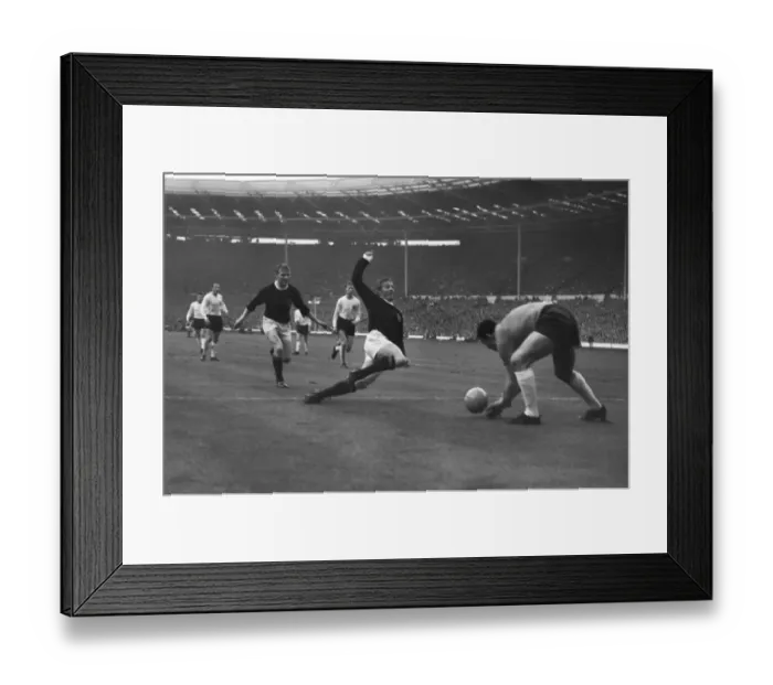 Framed Print : Scotlands Denis Law moves in to challenge England goalkeeper Gordon Banks