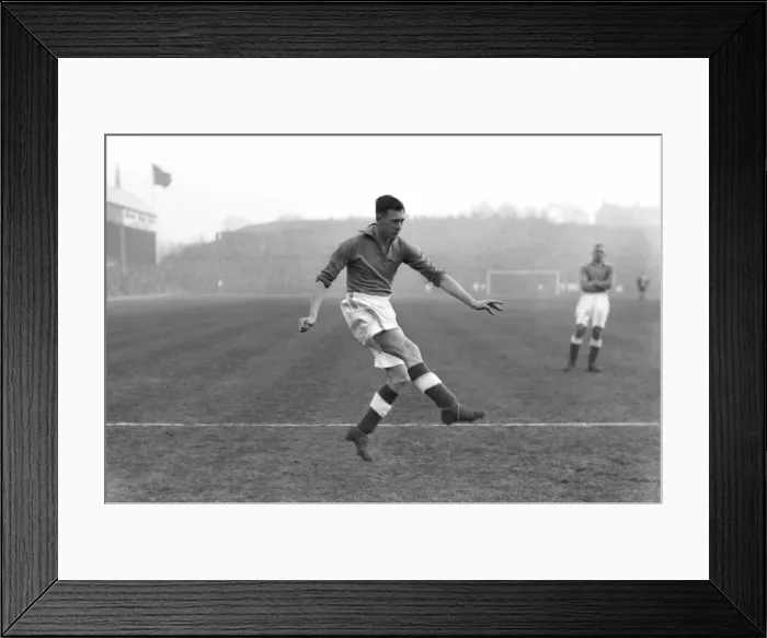 Framed Print : Joe Mercer - Everton 1935 / 6 Framed Print : Joe Mercer - Everton 1935 / 6
