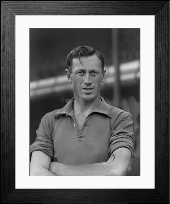 Framed Print : Joe Mercer - Everton 1946 / 47 Framed Print : Joe Mercer - Everton 1946 / 47