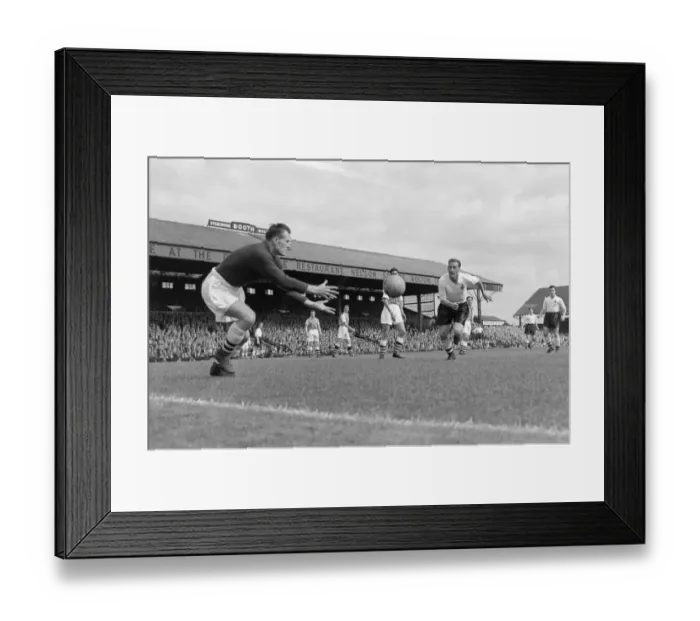 Framed Print : Boltons Nat Lofthouse bears down on Arsenals Jack Kelsey in 1955 Framed Print : Boltons Nat Lofthouse bears down on Arsenals Jack Kelsey in 1955