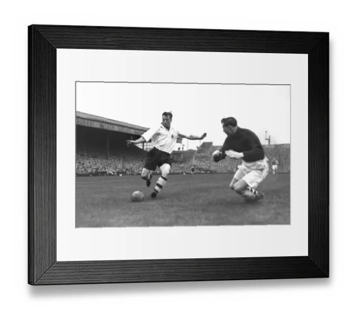 Framed Print : Boltons Nat Lofthouse shoots at Arsenal goalkeeper Jack Kelsey in 1954 Framed Print : Boltons Nat Lofthouse shoots at Arsenal goalkeeper Jack Kelsey in 1954