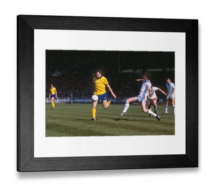 Framed Print : Liam Brady and Ray Stewart during the 1980 FA Cup Final