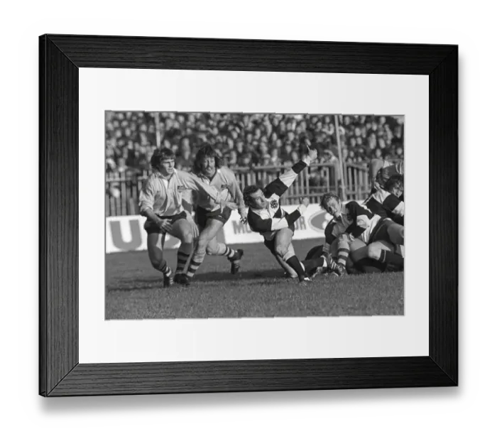 Framed Print : Gareth Edwards passes the ball away for the Barbarians in 1976