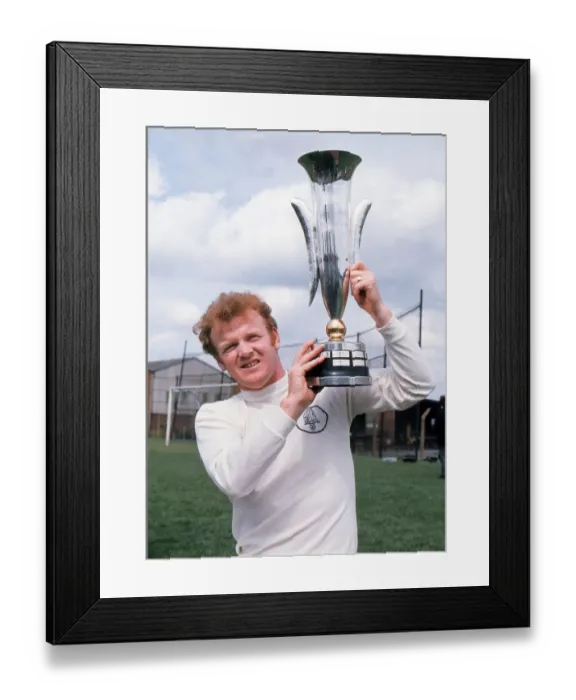 Framed Print : Billy Bremner with the Inter-Cities Fairs Cup in 1971 Framed Print : Billy Bremner with the Inter-Cities Fairs Cup in 1971