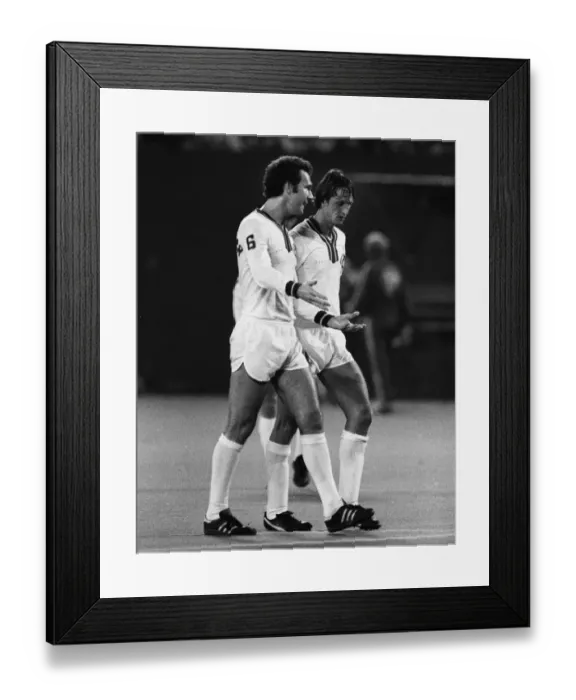 Framed Print : Cosmos teammates Franz Beckenbauer and Johan Cruyff in 1978 Framed Print : Cosmos teammates Franz Beckenbauer and Johan Cruyff in 1978