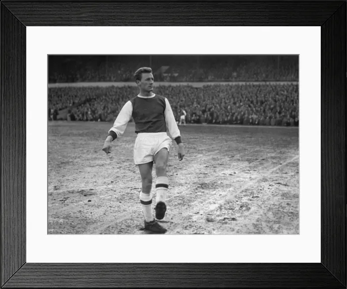Framed Print : Arsenals George Eastham in 1961 Framed Print : Arsenals George Eastham in 1961