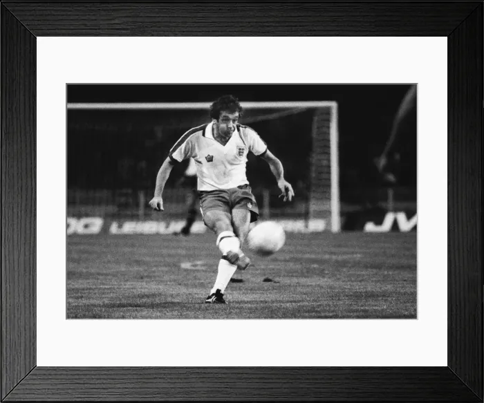 Framed Print : Ian Callaghan plays for England in 1977 Framed Print : Ian Callaghan plays for England in 1977