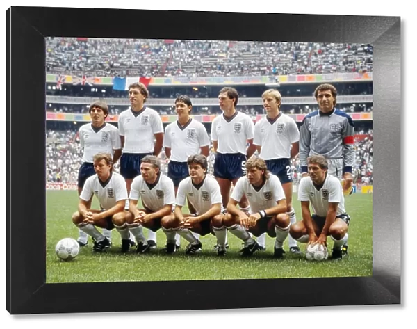 England line up before defeating Paraguay at the 1986 World Cup