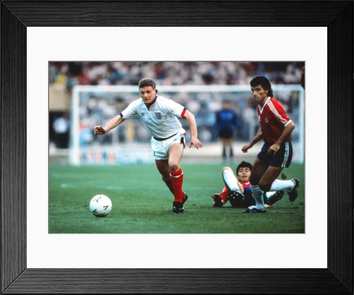 Framed Print : Paul Gascoigne on the ball during his first start for England in 1989 Framed Print : Paul Gascoigne on the ball during his first start for England in 1989