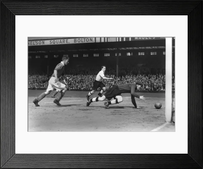 Framed Print : Portsmouths Peter Harris in 1949