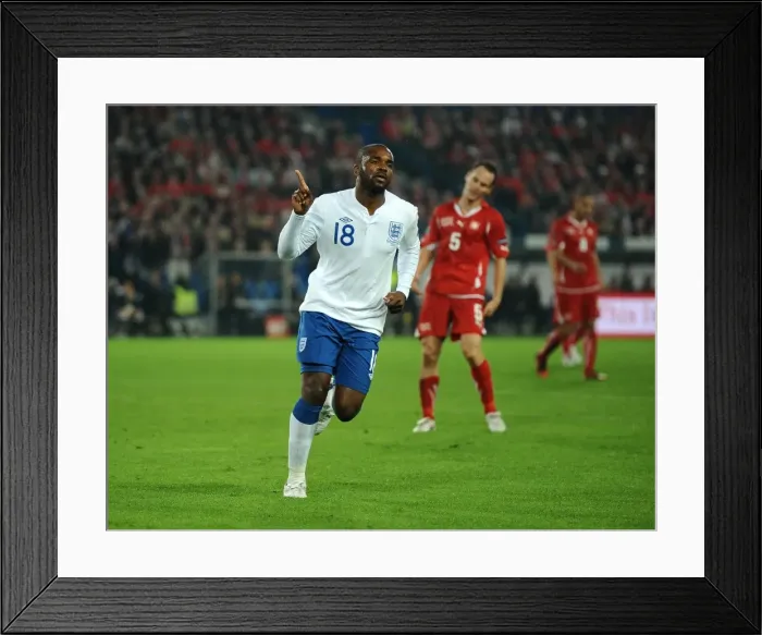 Framed Print : Darren Bent celebrates scoring for England Framed Print : Darren Bent celebrates scoring for England