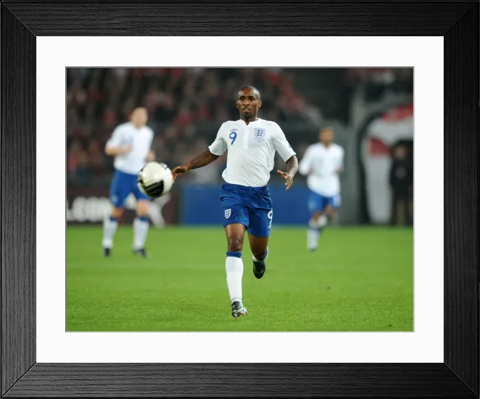 Framed Print : Jermaine Defoe - England Framed Print : Jermaine Defoe - England