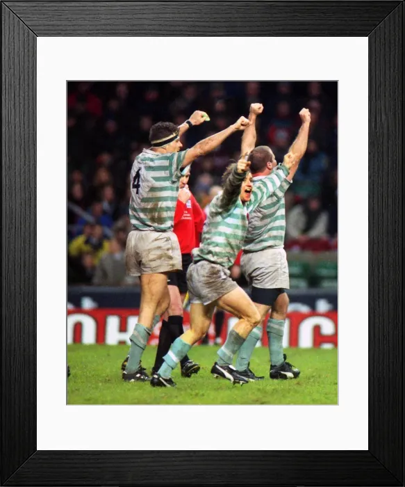 Framed Print : Cambridge celebrate victory in the 1998 Varsity Match
