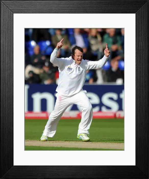 Framed Print : Greame Swann celebrates taking a wicket against Sri Lanka Framed Print : Greame Swann celebrates taking a wicket against Sri Lanka