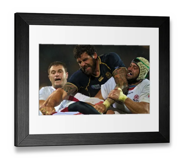 Framed Print : Scotlands Jim Hamilton battles Georgia at the Rugby World Cup Framed Print : Scotlands Jim Hamilton battles Georgia at the Rugby World Cup