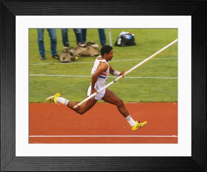 Framed Print : Daley Thompson at the 1983 Helsinki World Championships Framed Print : Daley Thompson at the 1983 Helsinki World Championships